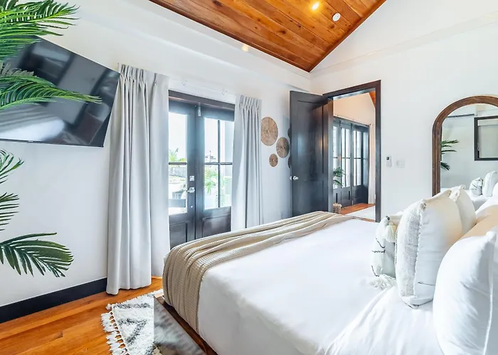 Belizean Serenity And Mistico Club Boat Shuttle San Pedro (Ambergris Caye)